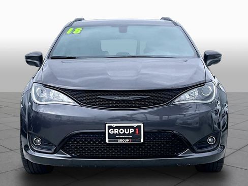 Used 2018 Chrysler Pacifica Limited w/ S Appearance Package FWD image 3