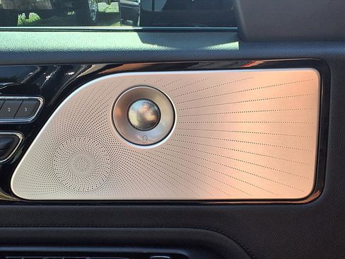 Used 2020 Lincoln Aviator Reserve w/ Equipment Group 201A image 11