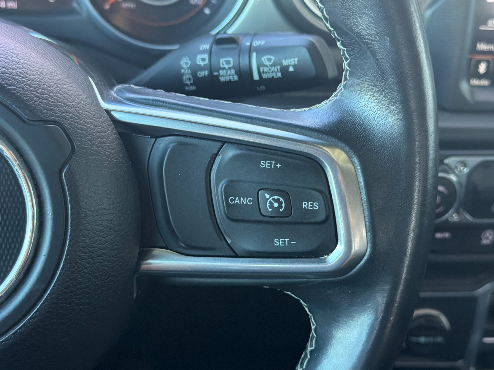 Used 2018 Jeep Wrangler Unlimited Sahara AWD/4WD image 29