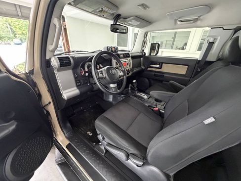 Used 2014 Toyota FJ Cruiser 4WD w/ Upgrade Package image 20