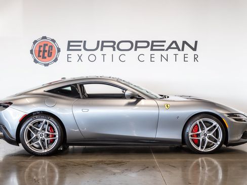 Used 2021 Ferrari Roma RWD image 11