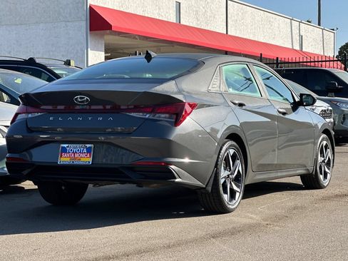 Used 2023 Hyundai Elantra SEL w/ Convenience Package FWD image 4