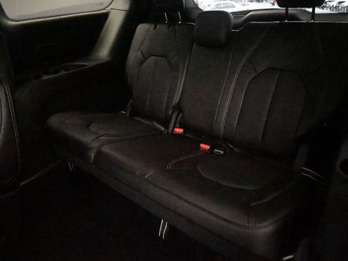New 2026 Chrysler Pacifica Select image 12