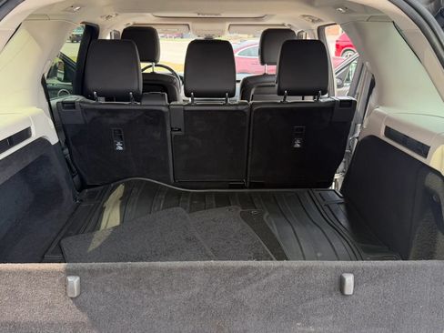 Used 2017 Land Rover Discovery HSE AWD/4WD image 31
