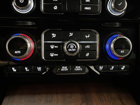 Used 2024 GMC Yukon XL Denali Ultimate AWD/4WD image 18