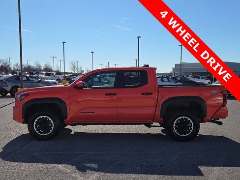 Used 2024 Toyota Tacoma TRD Off-Road image 3