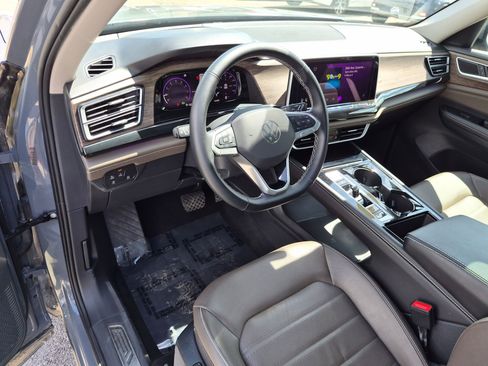 Used 2025 Volkswagen Atlas SEL AWD/4WD image 17