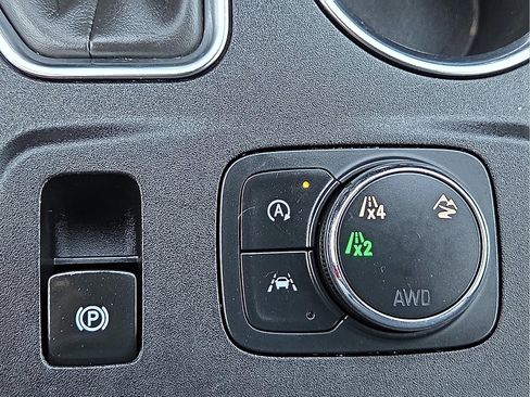 Used 2023 Chevrolet Traverse LT image 20