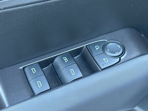 Used 2024 Chevrolet Colorado Z71 w/ Z71 Convenience Package 2 image 13