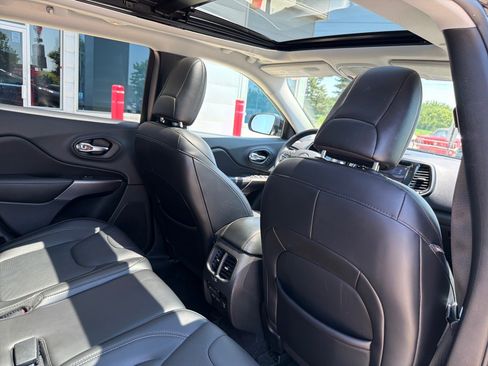 Used 2019 Jeep Cherokee Limited w/ Luxury Group AWD/4WD image 29