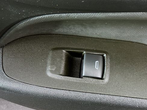 Used 2023 Chevrolet Equinox LT FWD image 29
