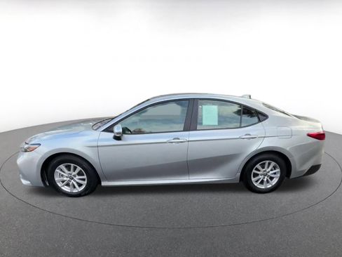Used 2025 Toyota Camry LE image 9
