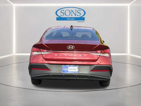 Used 2025 Hyundai Elantra SE FWD image 18