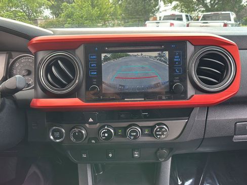Used 2017 Toyota Tacoma TRD Sport w/ Tow Package AWD/4WD image 34