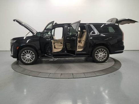 Used 2021 Cadillac Escalade ESV Premium Luxury AWD/4WD image 13
