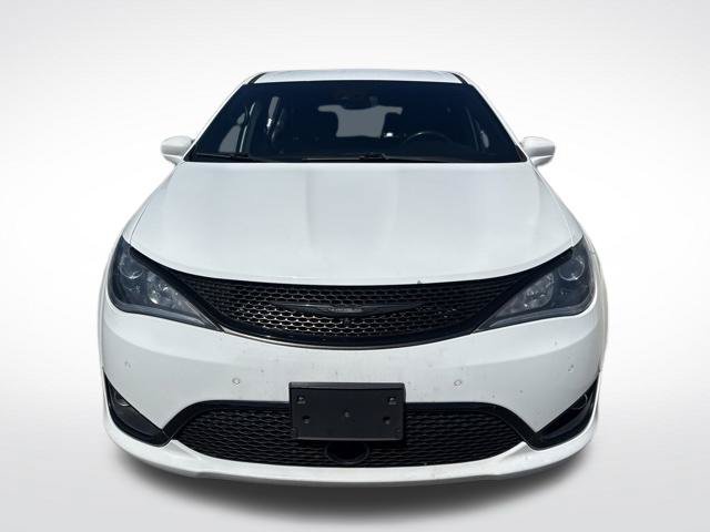 Used 2019 Chrysler Pacifica Touring Plus w/ Advanced Safetytec Group FWD image 7