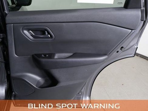 Used 2025 Nissan Rogue S image 16