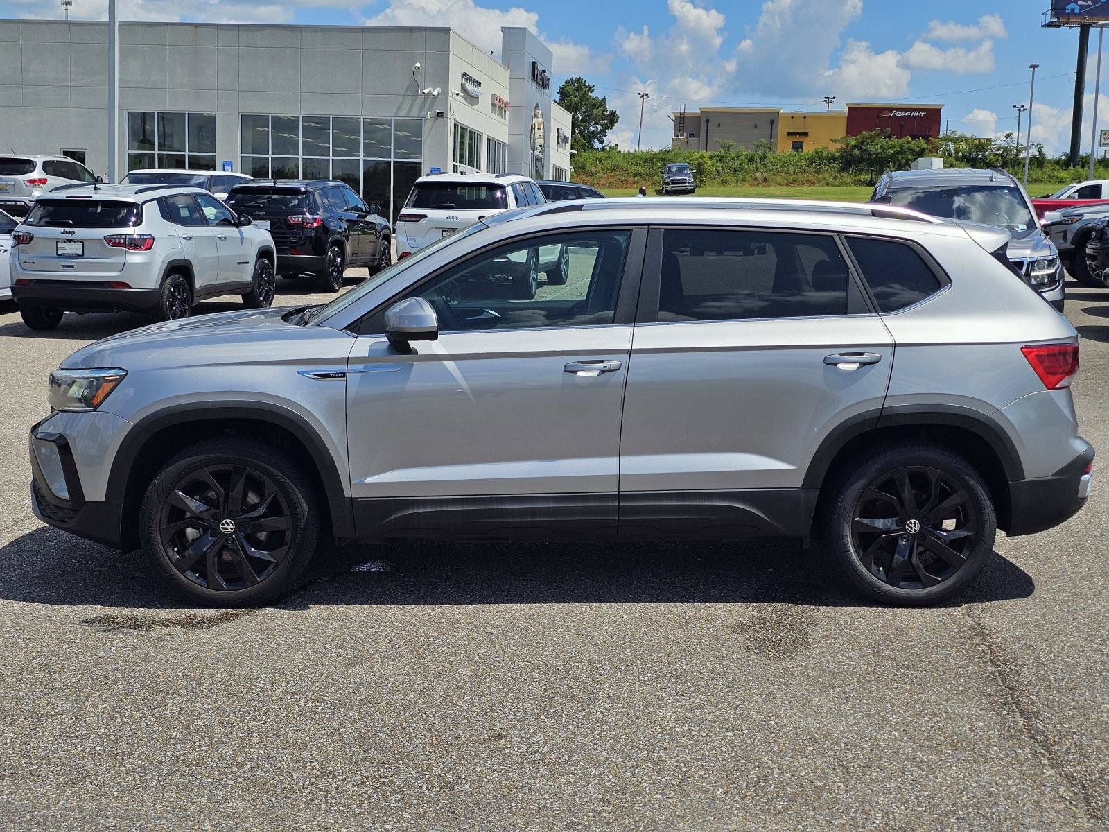 Used 2023 Volkswagen Taos SE w/ Black Wheel Package FWD image 12