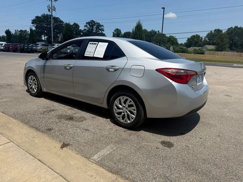 Used 2018 Toyota Corolla LE FWD image 5