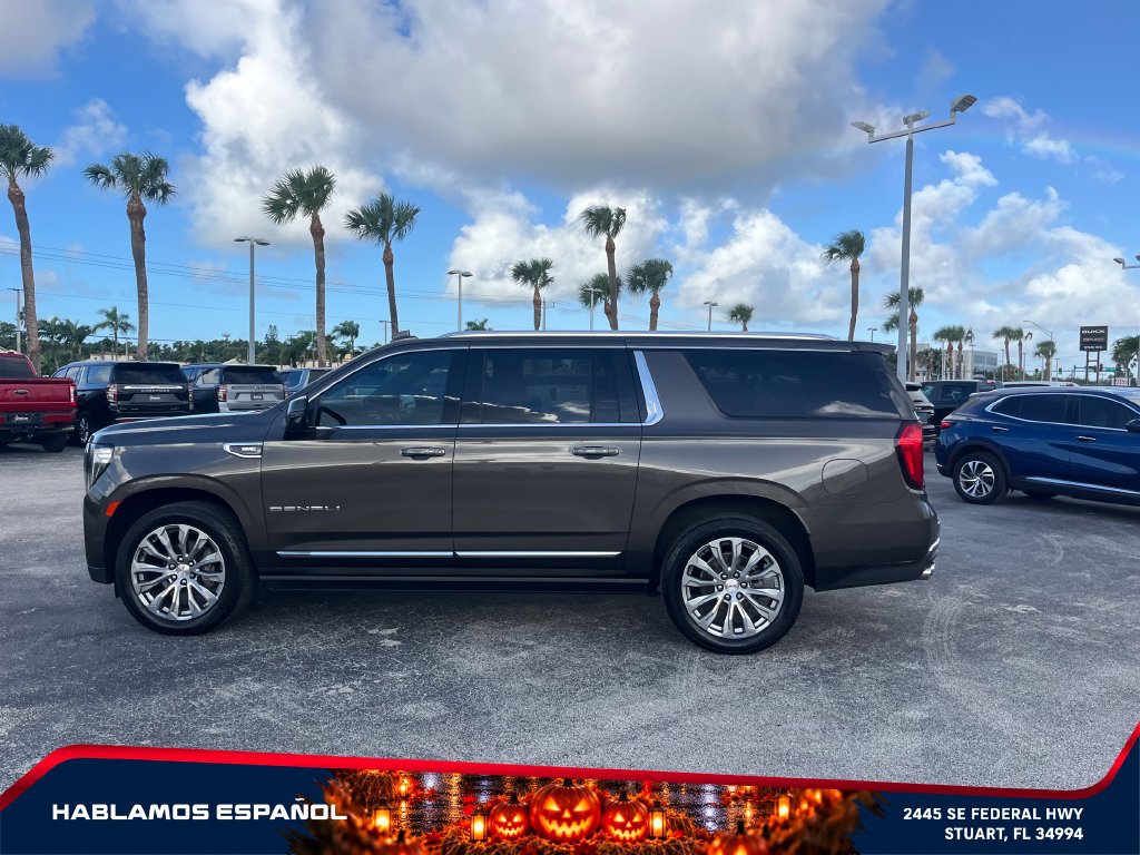 Used 2021 GMC Yukon XL Denali w/ Denali Premium Package AWD/4WD image 8