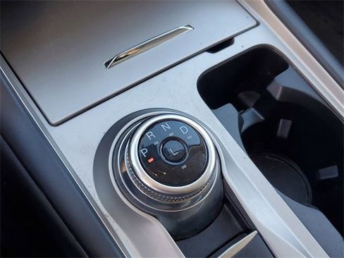 Used 2023 Ford Explorer XLT image 29