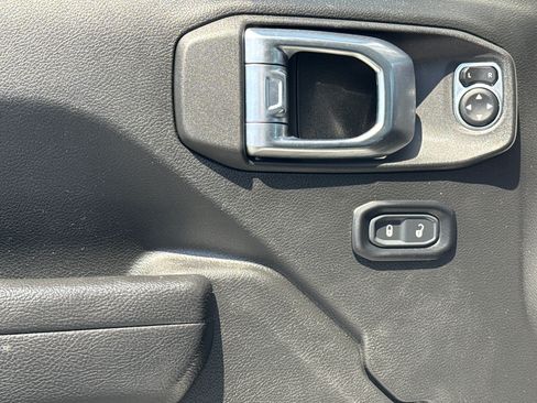 Used 2023 Jeep Wrangler Unlimited Rubicon AWD/4WD image 14