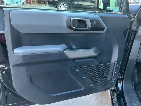 Used 2022 Ford Bronco Black Diamond image 17