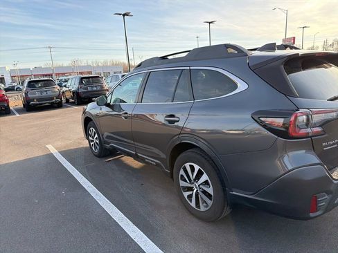 Used 2020 Subaru Outback Premium image 3