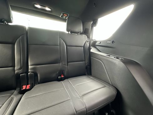 Used 2024 Chevrolet Tahoe Z71 w/ Luxury Package AWD/4WD image 25