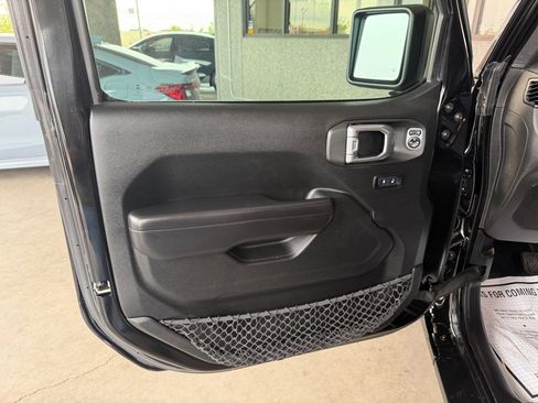 Used 2020 Jeep Wrangler Sport AWD/4WD image 18