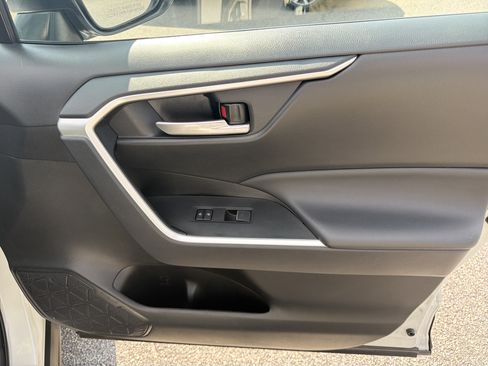 Certified 2025 Toyota RAV4 XLE FWD image 25