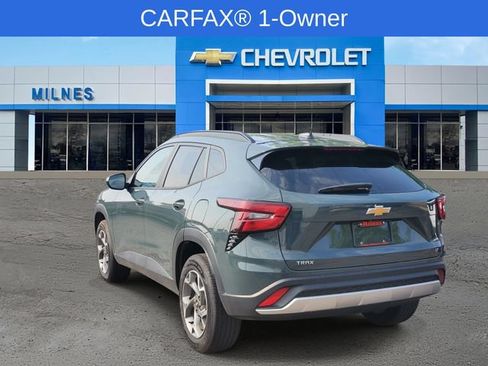 Used 2025 Chevrolet Trax LT FWD image 3