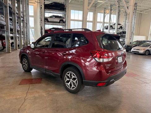 Used 2019 Subaru Forester Premium image 5