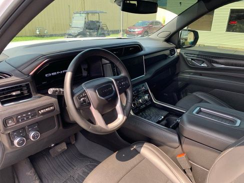 Used 2024 GMC Yukon XL Denali AWD/4WD image 8