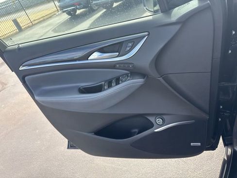 Used 2024 Buick Enclave Premium image 17