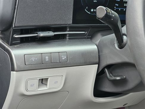 Certified 2025 Hyundai Kona Limited image 18