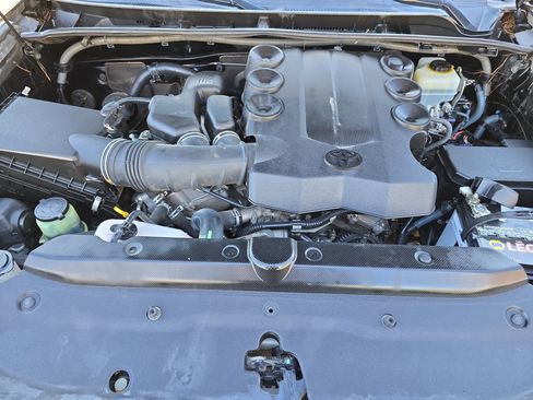 Used 2014 Toyota 4Runner Limited image 25