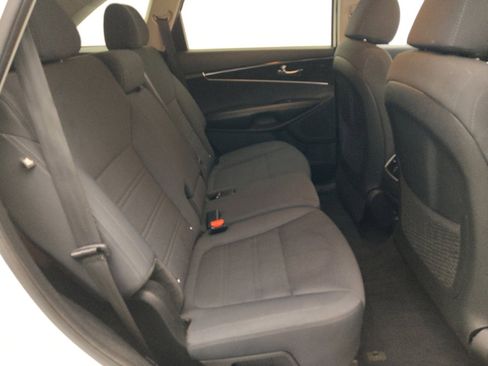 Used 2019 Kia Sorento FWD image 19