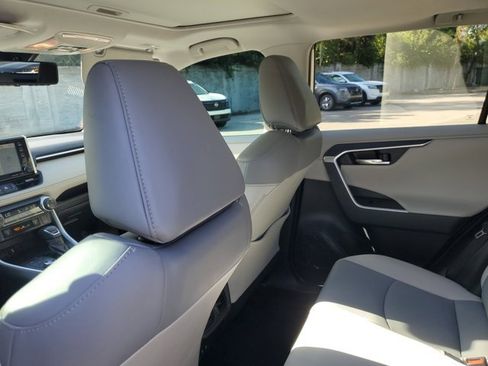 Used 2019 Toyota RAV4 Limited image 15