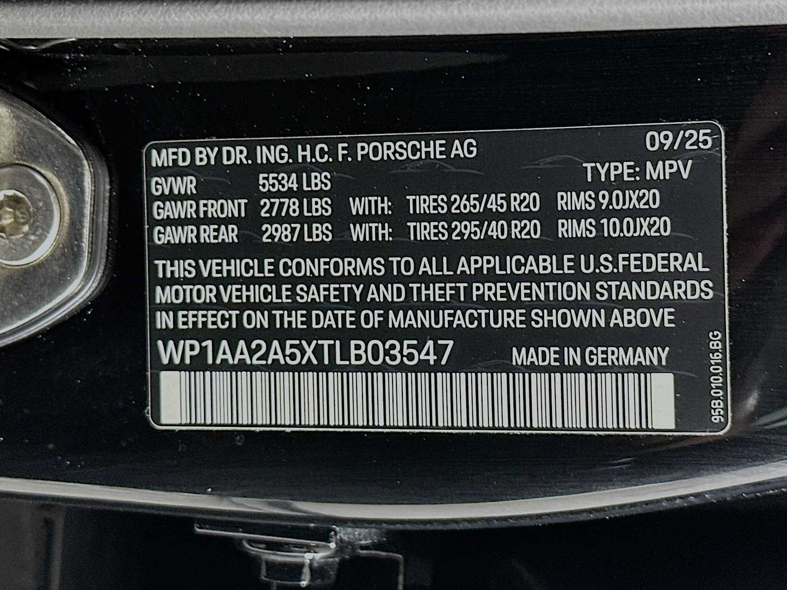 Certified 2026 Porsche Macan AWD/4WD image 33