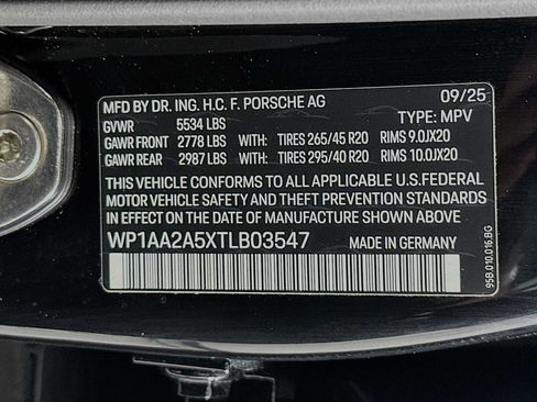 Certified 2026 Porsche Macan AWD/4WD image 33