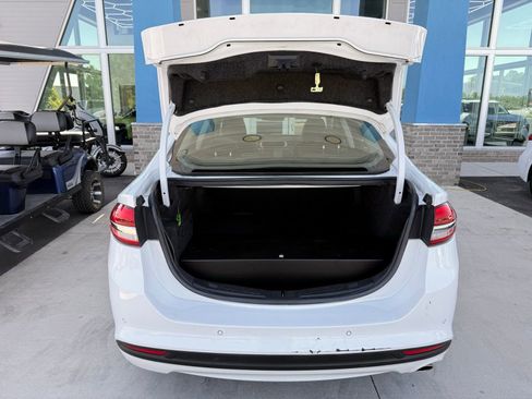 Used 2018 Ford Fusion SE w/ Equipment Group 602A FWD image 39