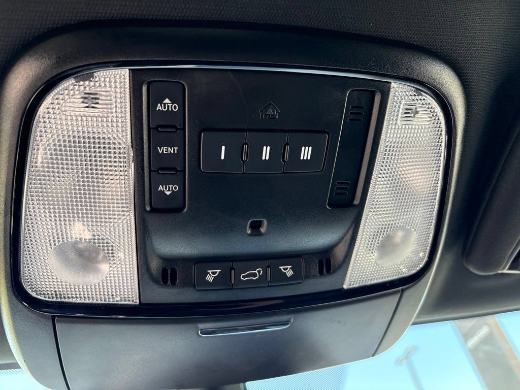 Used 2024 Dodge Durango GT RWD image 27