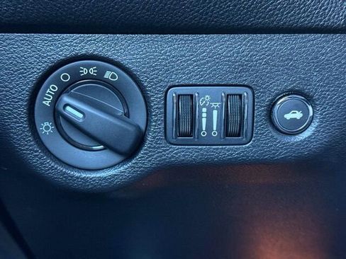 Used 2021 Dodge Challenger SXT image 31