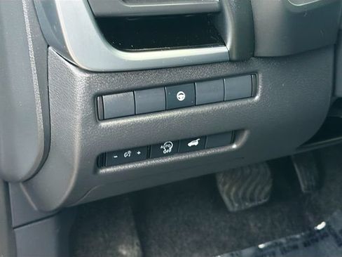 Used 2025 Nissan Rogue SV AWD/4WD image 10
