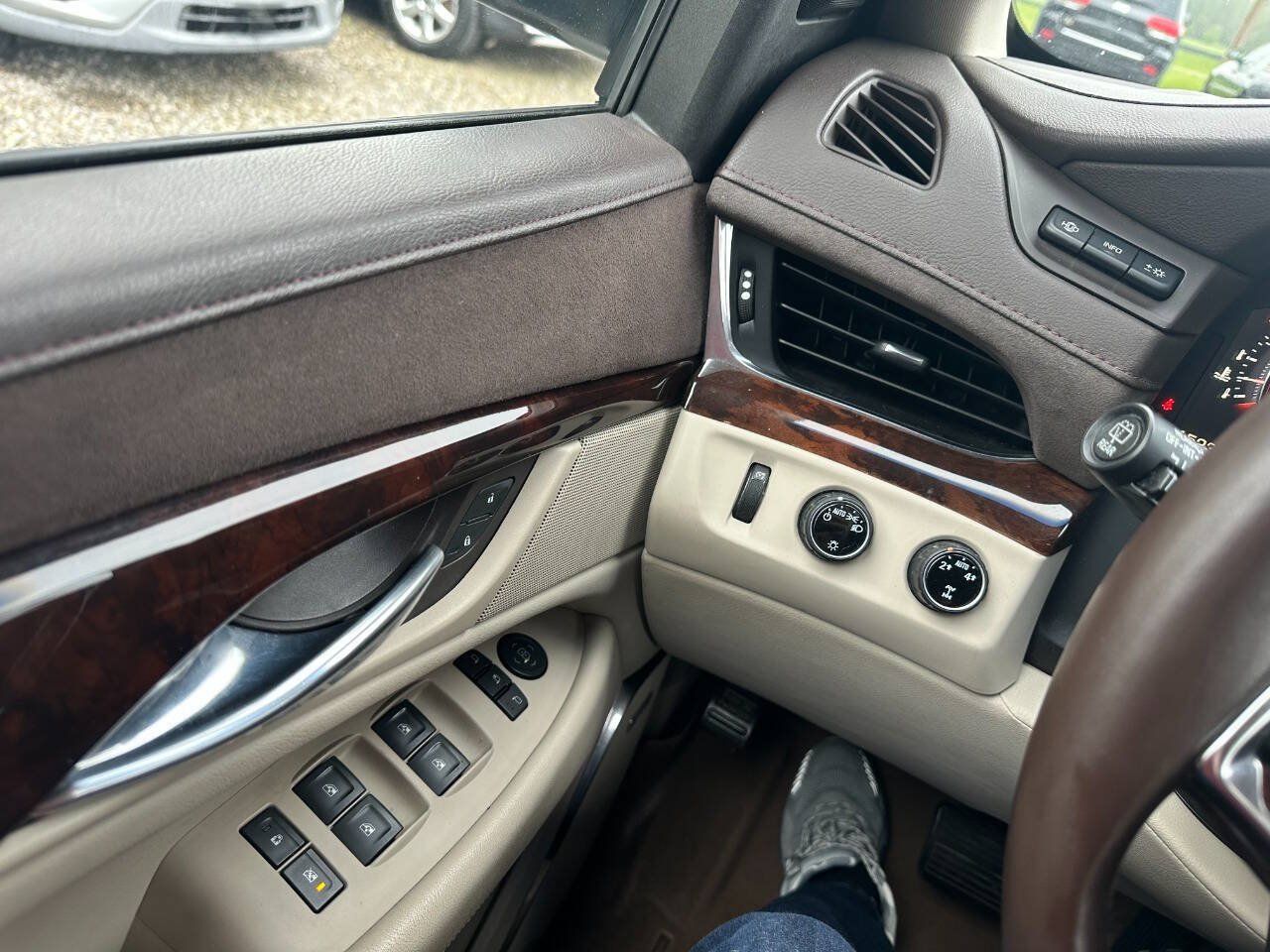 Used 2015 Cadillac Escalade ESV Luxury AWD/4WD image 25