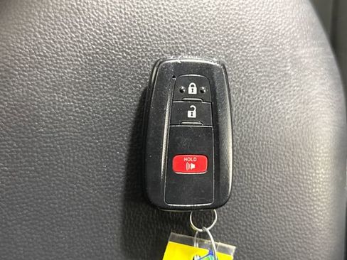 Used 2020 Toyota RAV4 XLE AWD/4WD image 38
