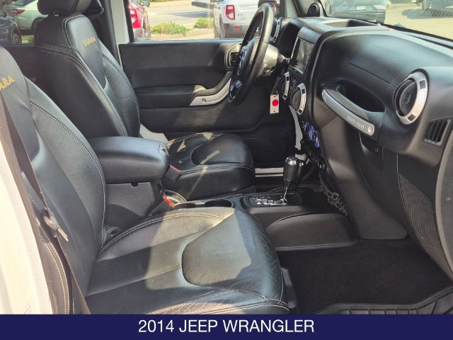 Used 2014 Jeep Wrangler Unlimited Sahara w/ Dual Top Group AWD/4WD image 25