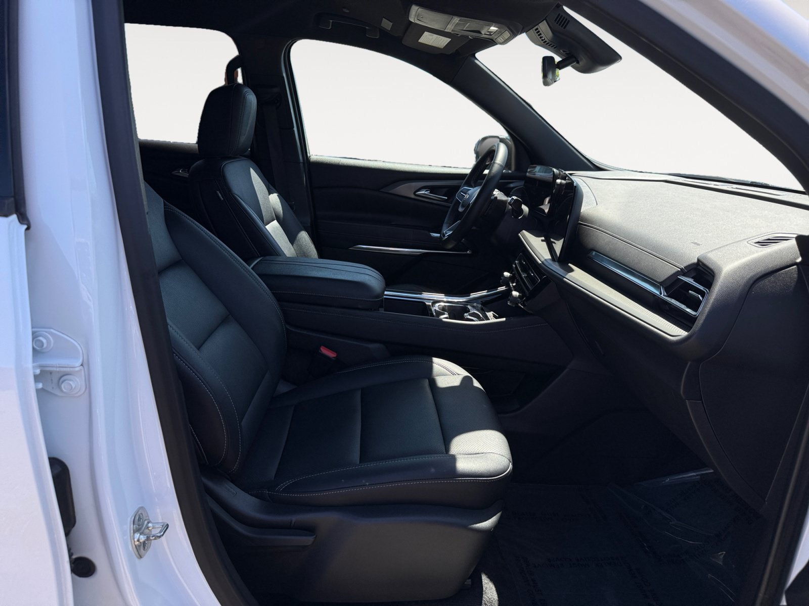 Used 2025 Chevrolet Traverse LT FWD image 19