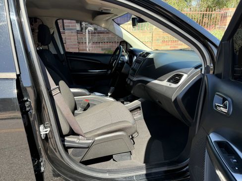 Used 2020 Dodge Journey SE w/ SE Popular Equipment Group FWD image 11